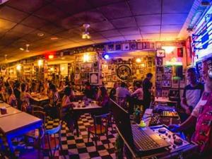 Ambiente interno do Glória Bar e Restaurante